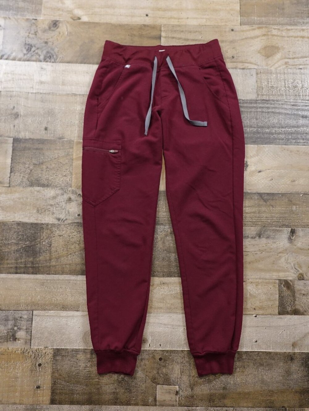 FIGS Zamora Jogger Scrub Pants Women’s Small Burgundy Medical Workwear